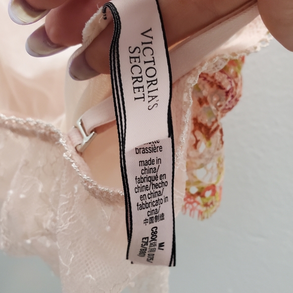 VICTORIA'S Secret Lace Flouncy Fringe Bando/Bralette Size Med Like NEW! - Picture 10 of 11